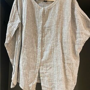 Women’s linen top by Tahari short sleeve